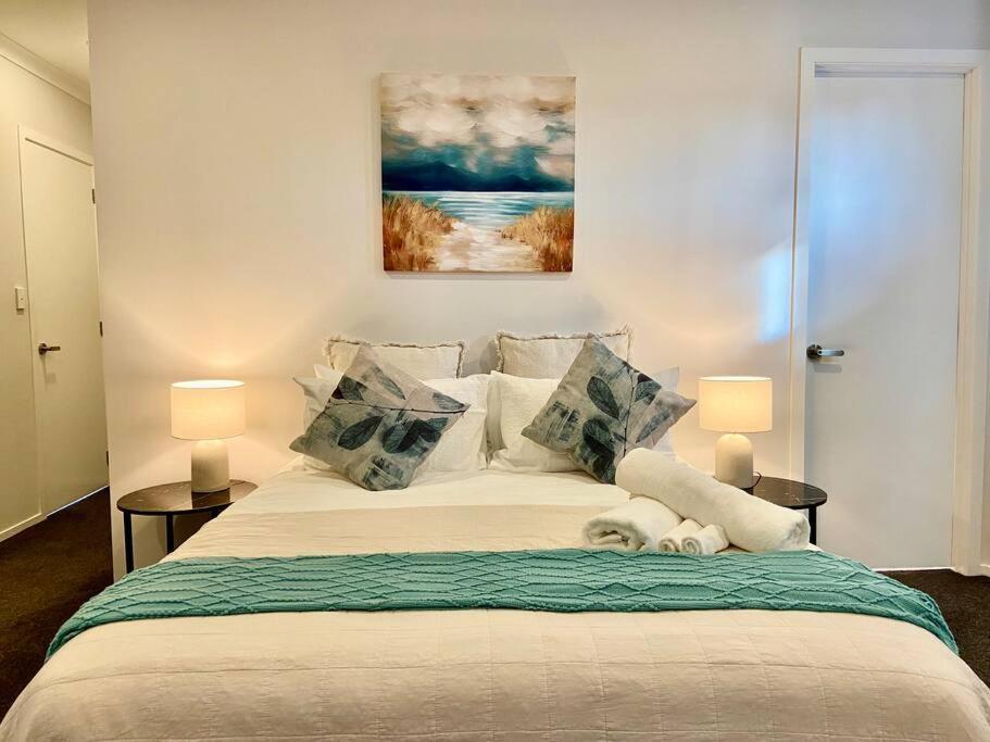 Morden Spacious New House Hamilton Exterior foto
