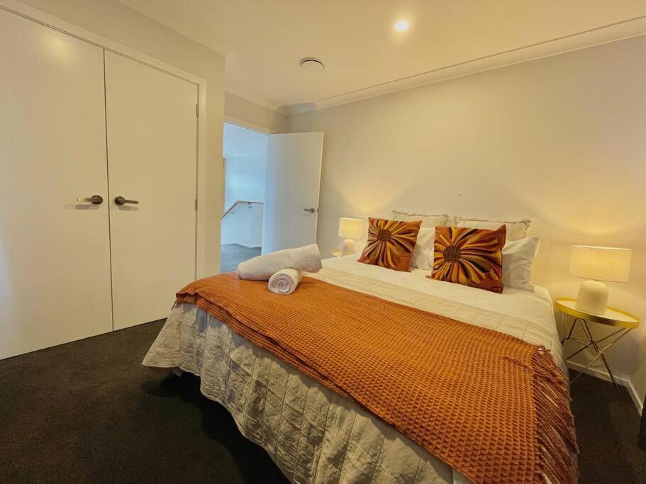Morden Spacious New House Hamilton Exterior foto