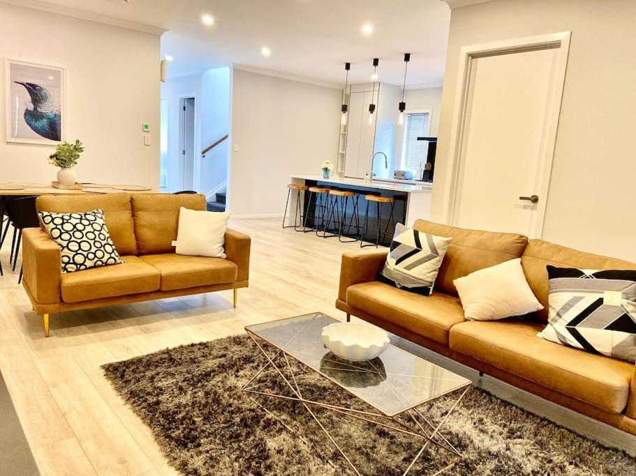 Morden Spacious New House Hamilton Exterior foto